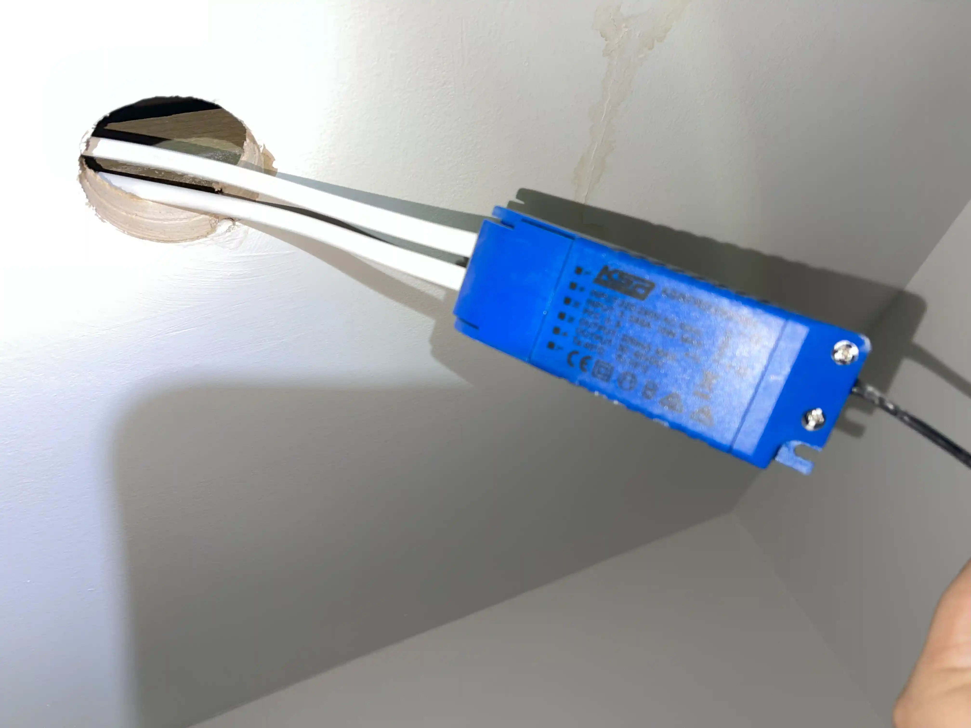 24 Hours Emergency Electrician near Yateley
